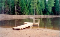 Laituri hiekkarannalla